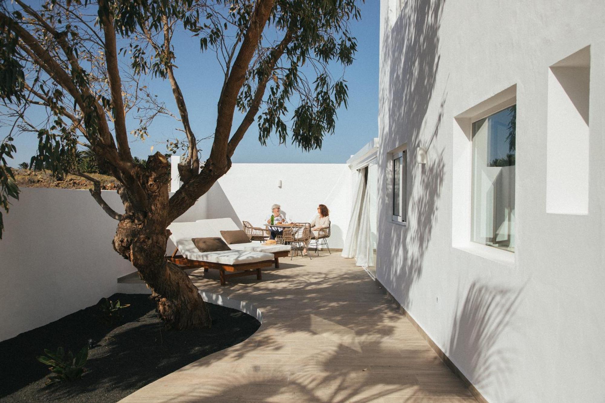 Alava Suites Costa Teguise Exterior photo